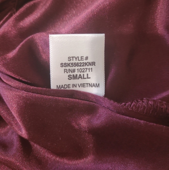 Harlowe and Graham Women's SZ S burgandy blouse festive holiday asymmetrical top - Picture 10 of 10